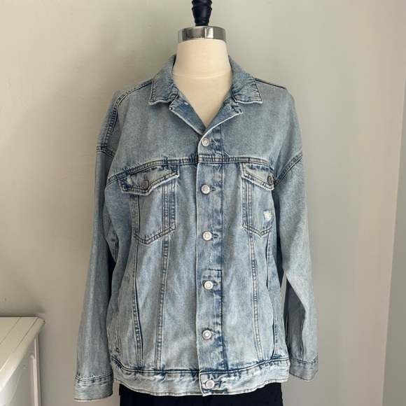 H&M Classic Denim Trucker Jacket in Medium Wash, Size Medium - Picture 2 of 11